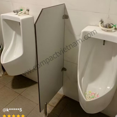 Vách ngăn bồn tiểu nam 02
