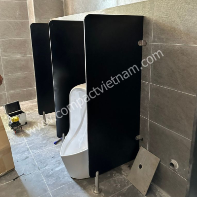 Vách ngăn bồn tiểu nam 04