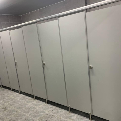 Thi công vách ngăn vệ sinh Compact HPL (High Pressure Laminate)
