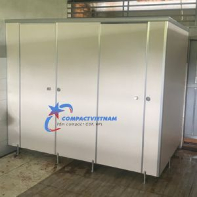 Thi công vách ngăn nhà vệ sinh Compact HPL tại tỉnh Bình Phước